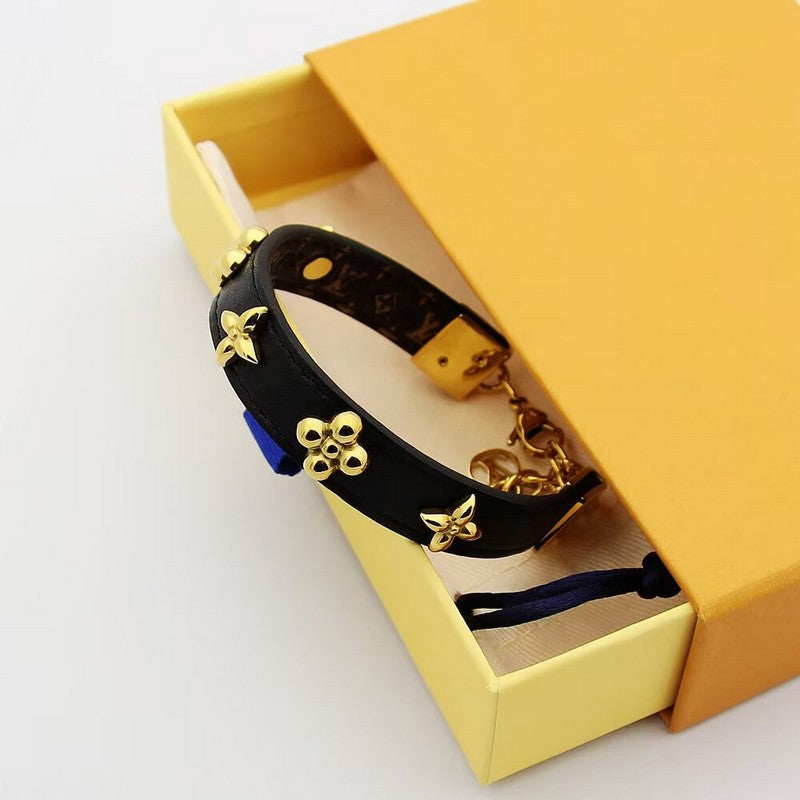 Louis Vuitton Fleurs Rivets 18K Gold Bracelet product image 2, provided for visual reference and product detail review