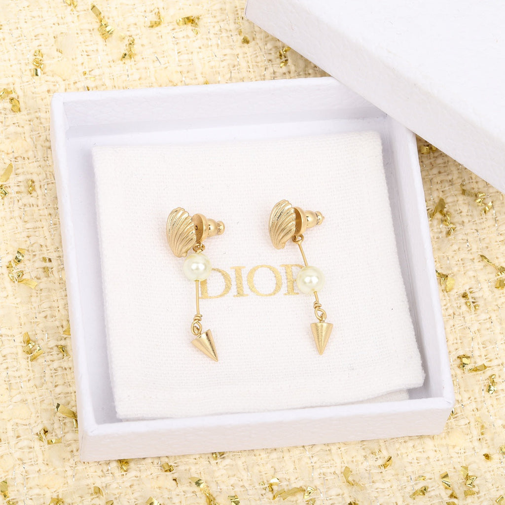 Dior Pearl Pendant 18K Gold Earrings product image 3, provided for visual reference and product detail review