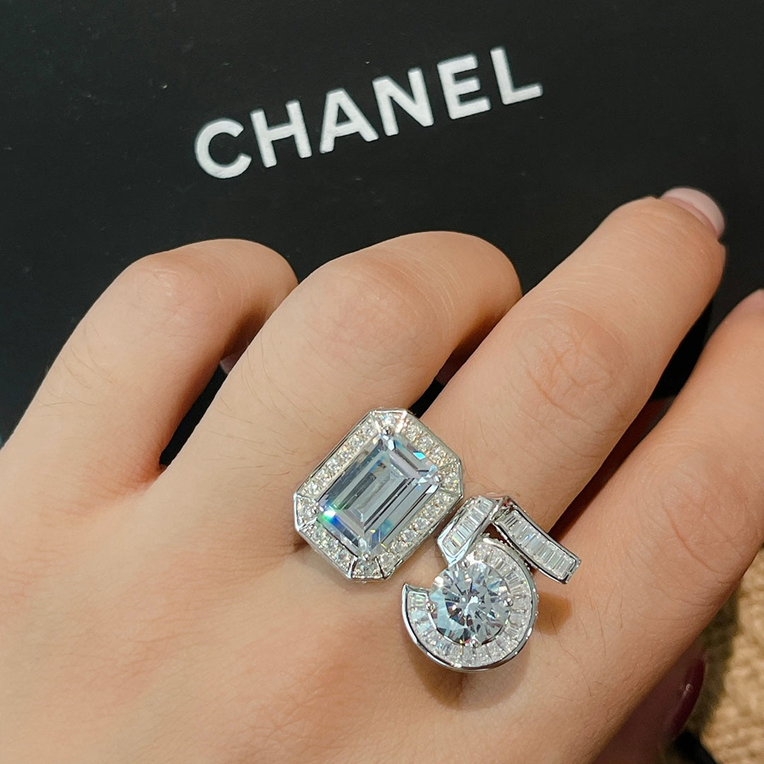 Chanel No.5 Diamonds 18K Gold Ring product image 2, provided for visual reference and product detail review