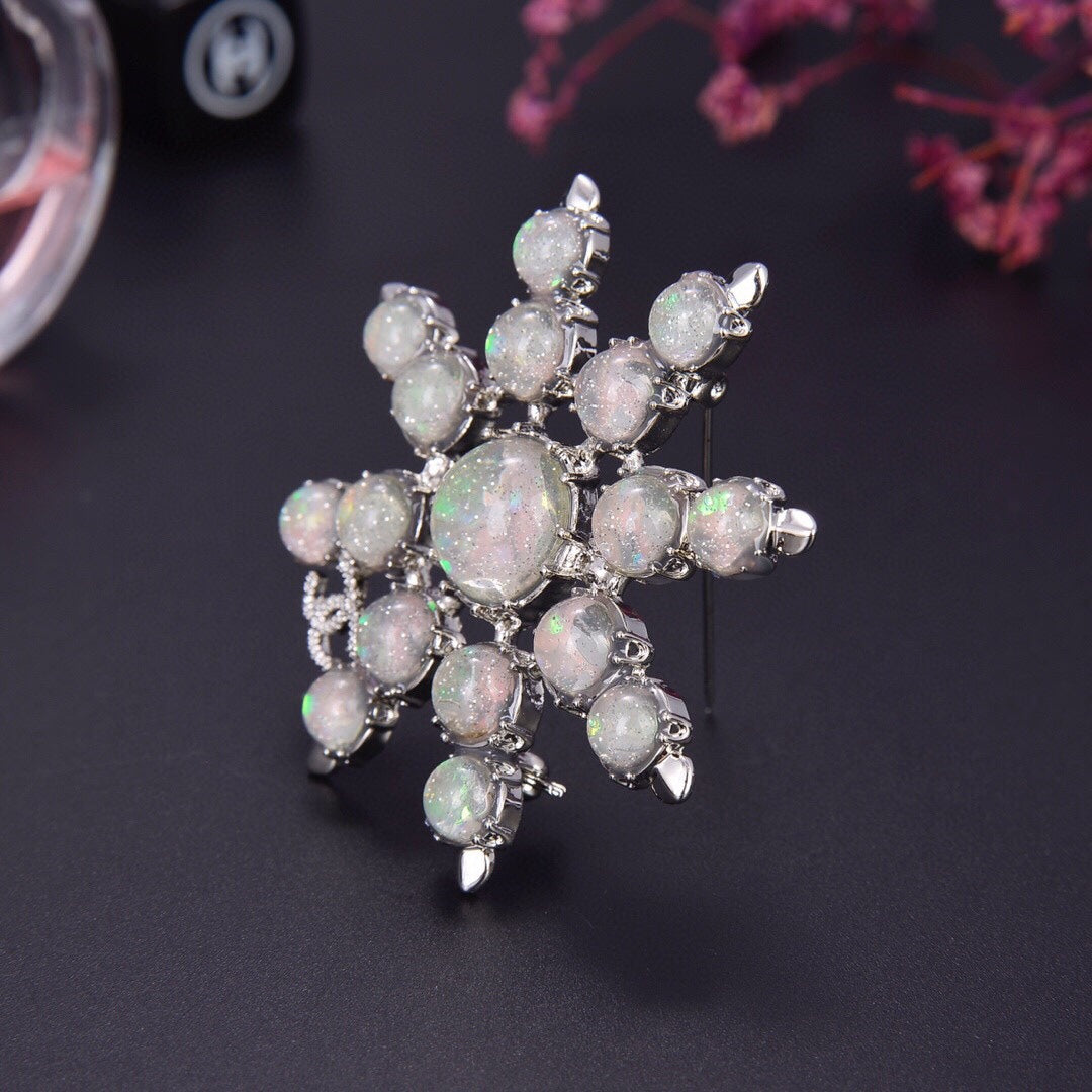 Chanel Flower Crystals 18K Gold Brooch product image 3, provided for visual reference and product detail review