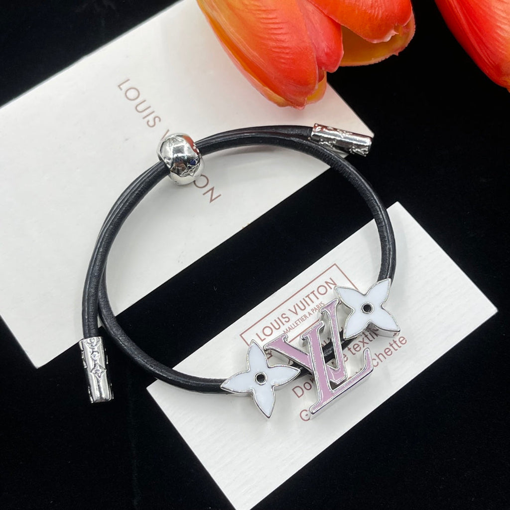 Louis Vuitton Star Pink 18K Gold Bracelet product image 3, provided for visual reference and product detail review