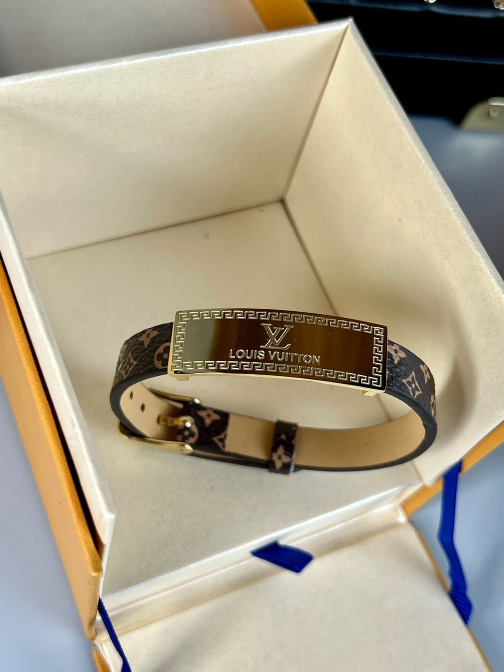 Louis Vuitton Leather 18K Gold Bracelet product image 2, provided for visual reference and product detail review