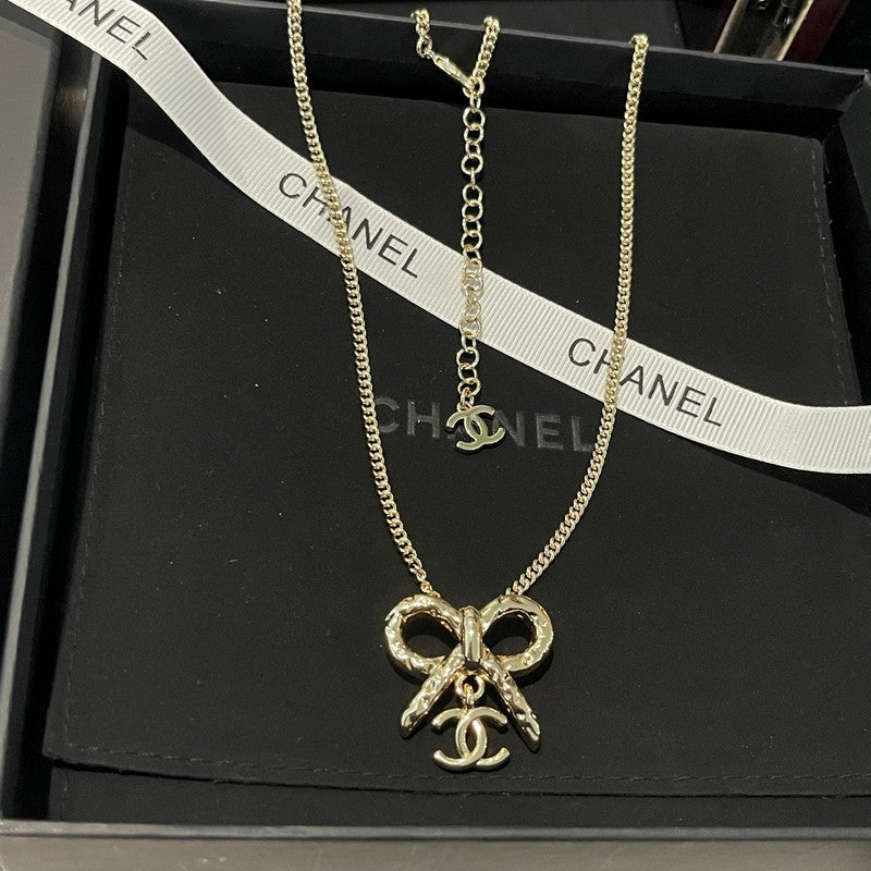 Chanel Gold Bow Tie 18K Gold Necklace product image 5, provided for visual reference and product detail review