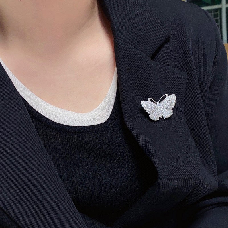 Chanel Full Diamond Butterfly 18K Gold Brooch product image 2, provided for visual reference and product detail review