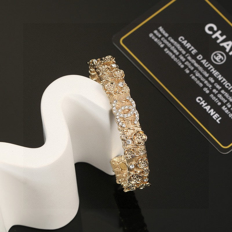Chanel Flower Diamond Cuff 18K Gold Bracelet product image 2, provided for visual reference and product detail review