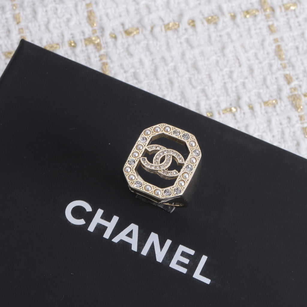 Chanel Diamonds 18K Gold Ring product image 5, provided for visual reference and product detail review