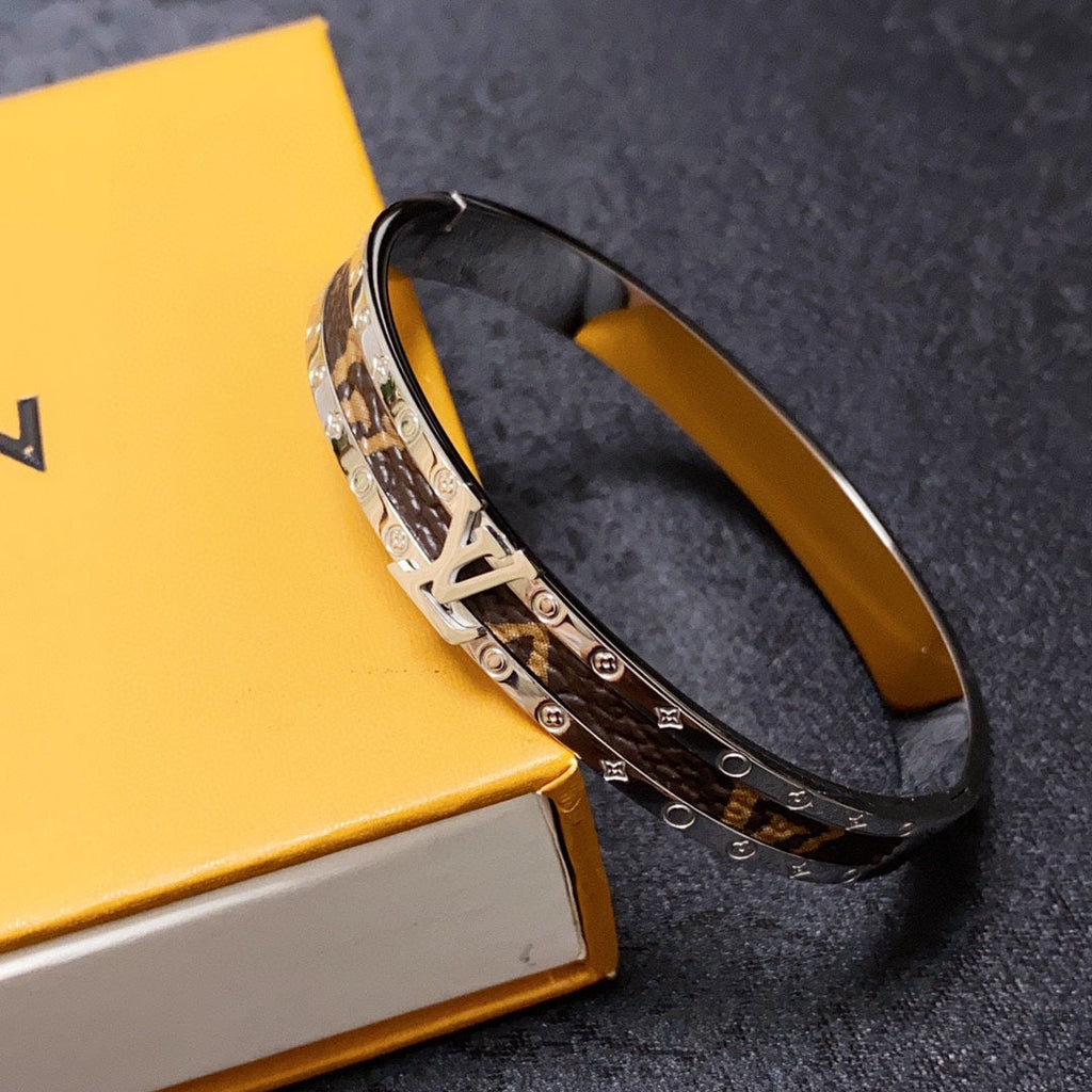Louis Vuitton Leather Vintage 18K Gold Bracelet product image 3, provided for visual reference and product detail review