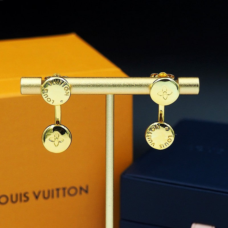 Louis Vuitton Studs 18K Gold Earrings product image 5, provided for visual reference and product detail review