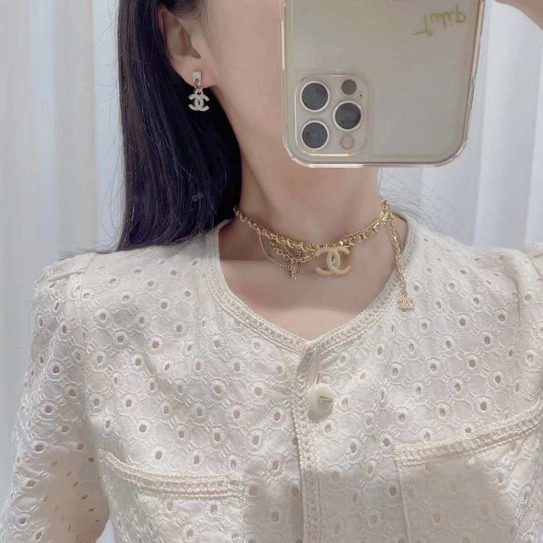 Chanel Crystals Choker 18K Gold Necklace product image 2, provided for visual reference and product detail review