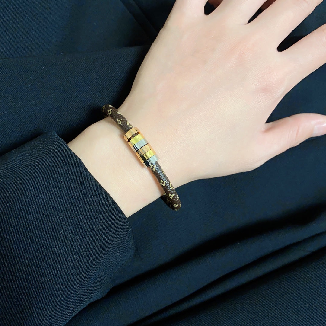 Louis Vuitton Monogram 18K Gold Bracelet product image 5, provided for visual reference and product detail review