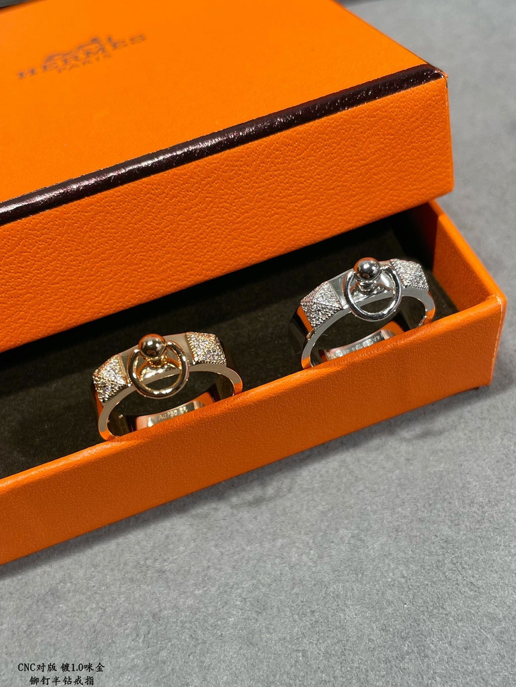 Hermes Collier De Chien Lock Diamonds 18K Gold Ring product image 6, provided for visual reference and product detail review