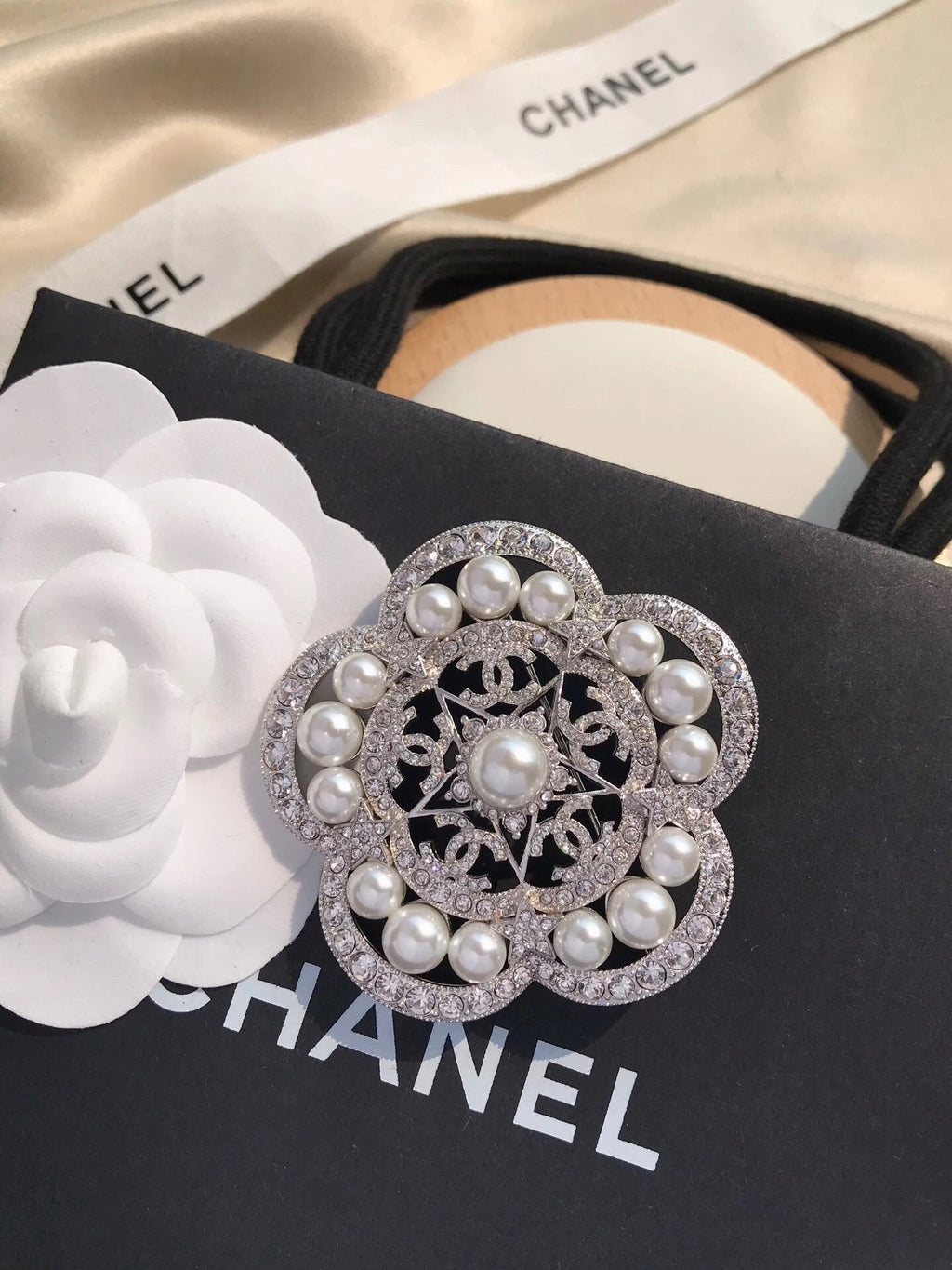 Chanel Camellia Pearls 18K Gold Brooch product image 2, provided for visual reference and product detail review