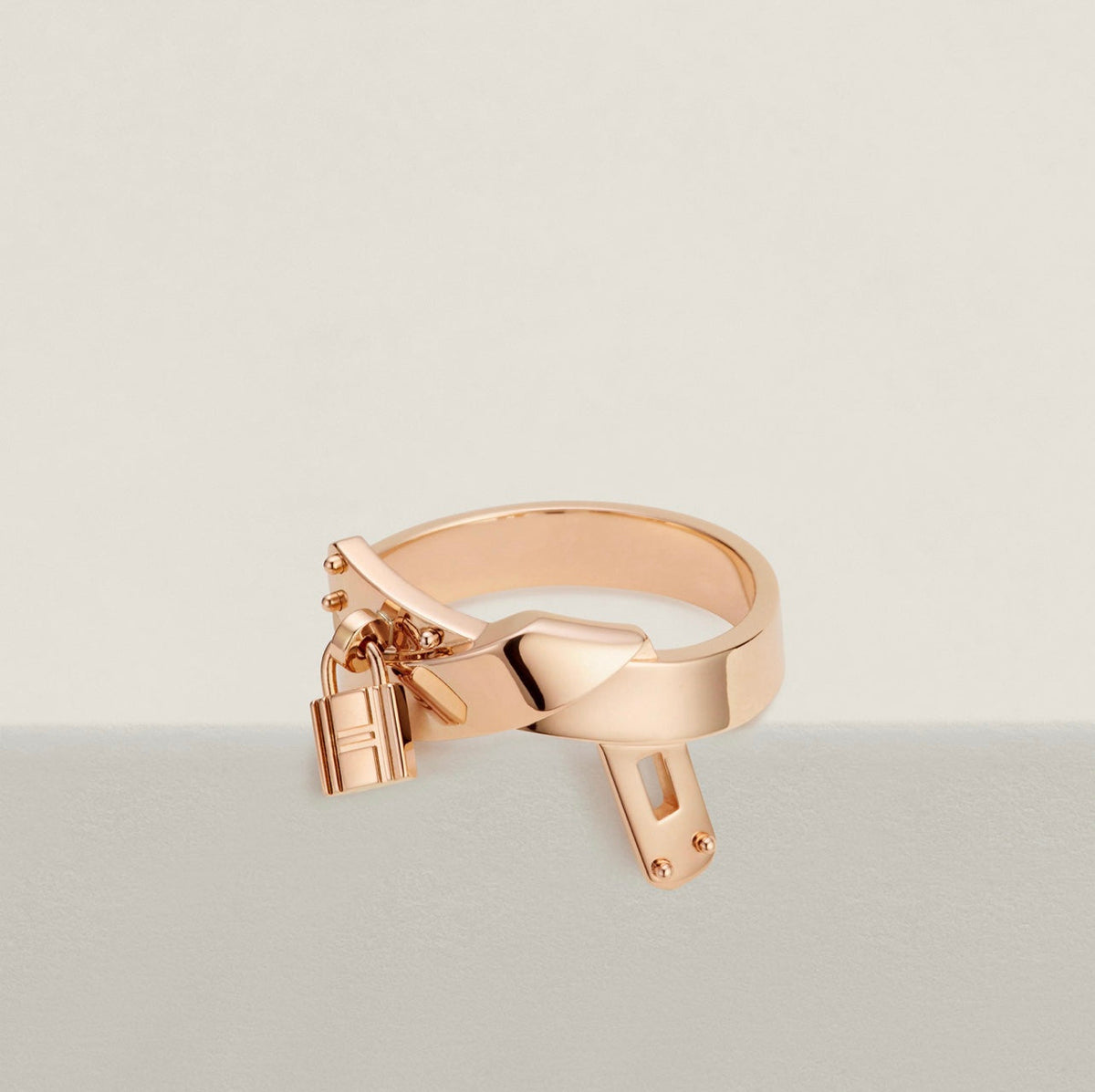 Hermes Kelly Gavroche 18K Gold Ring product image 1, provided for visual reference and product detail review