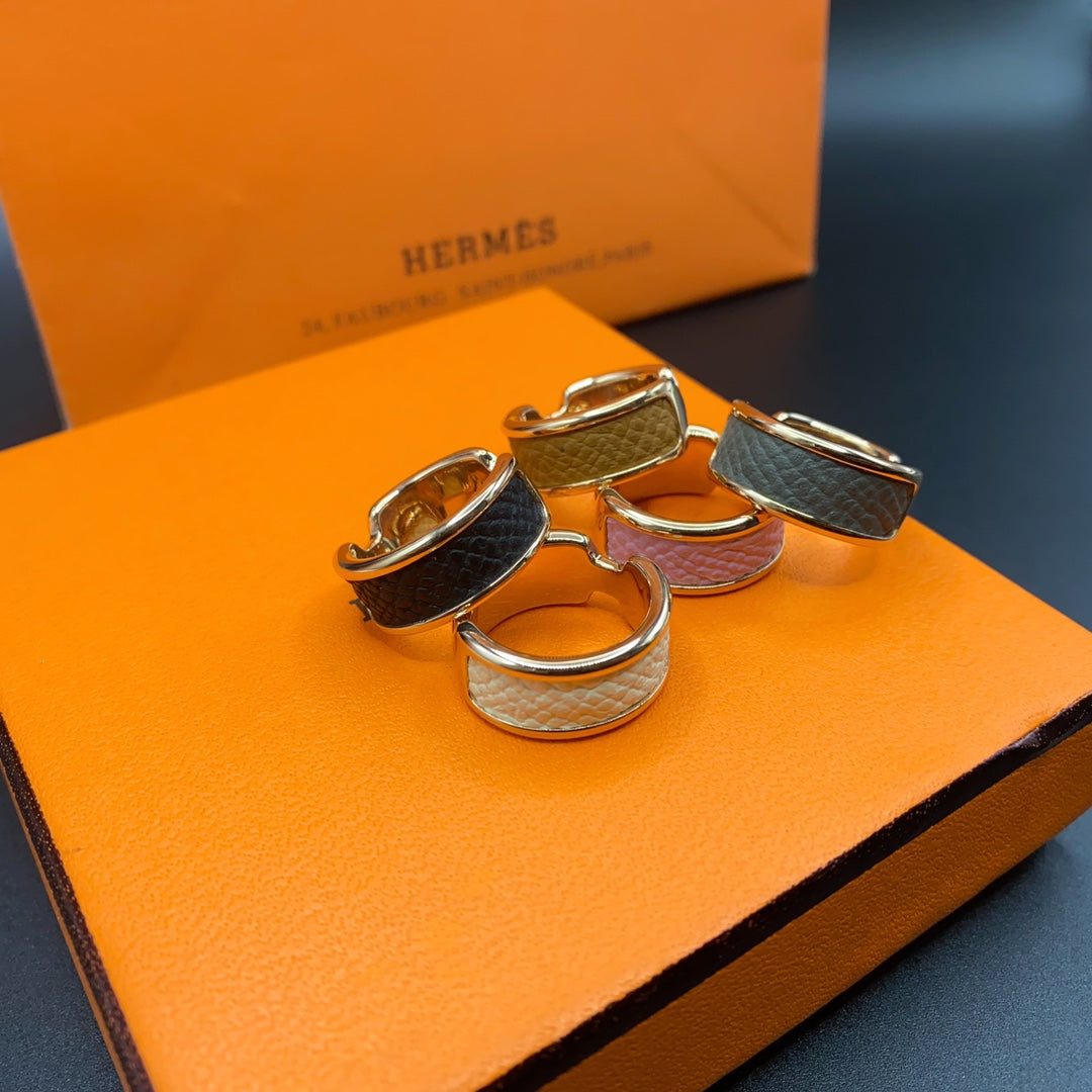 Hermes Olympe 18K Gold Ring product image 4, provided for visual reference and product detail review