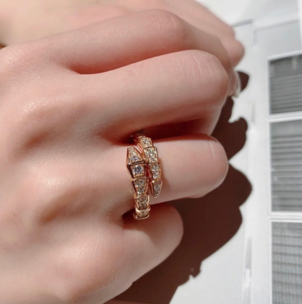 Bvlgari Serpenti Viper Pave Diamond 18K Gold Ring product image 3, provided for visual reference and product detail review