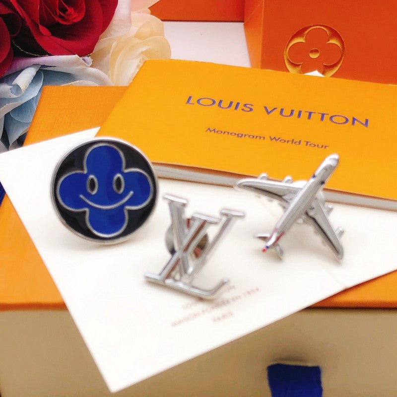 Louis Vuitton Plane 18K Gold Brooch product image 6, provided for visual reference and product detail review