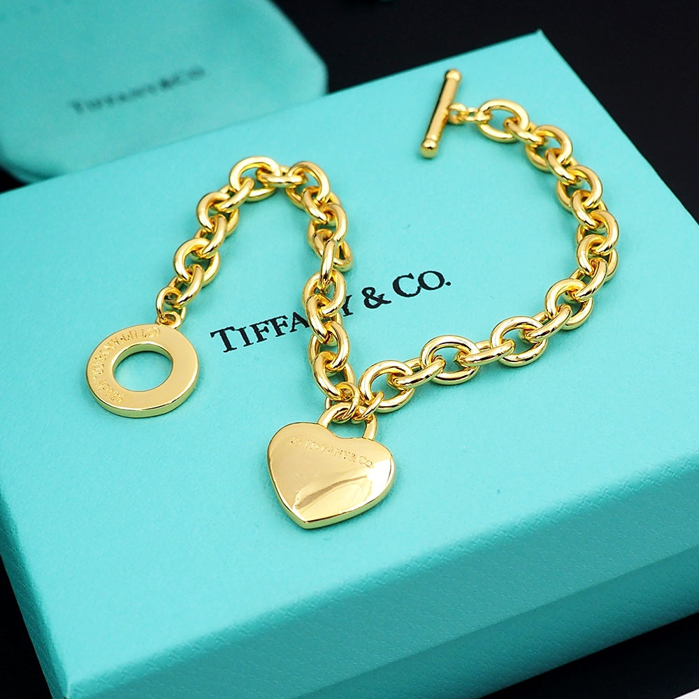 Tiffany Tag Chain 18K Gold Bracelet product image 4, provided for visual reference and product detail review