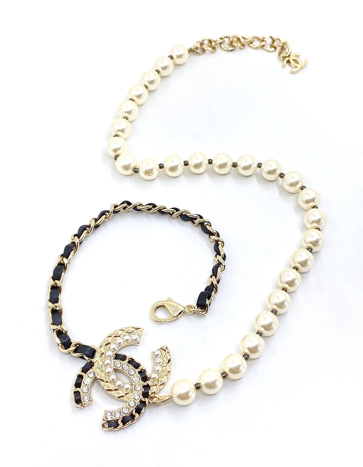 Chanel Leather Pearls 18K Gold Necklace product image 3, provided for visual reference and product detail review
