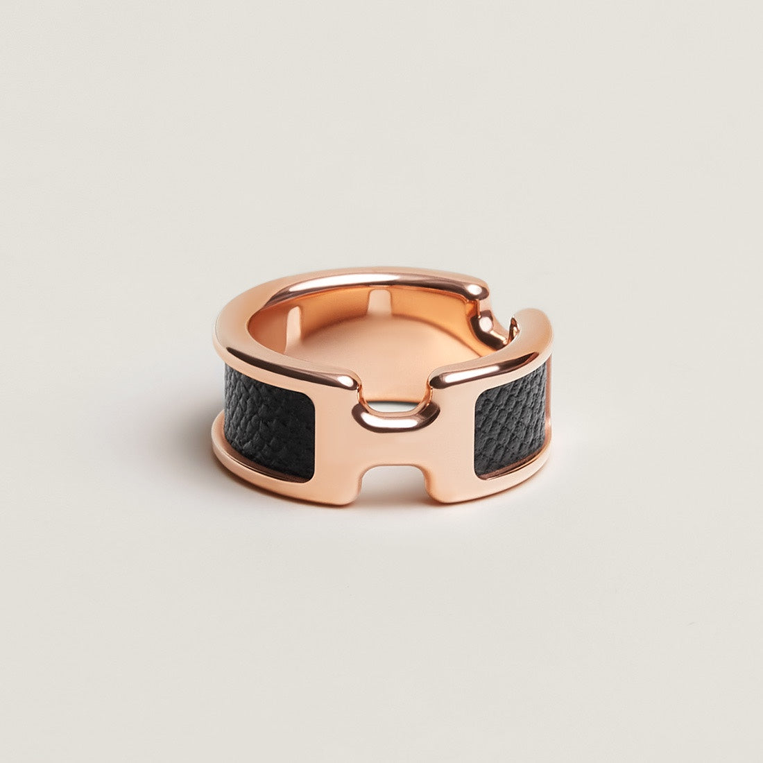 Hermes Olympe 18K Gold Ring product image 1, provided for visual reference and product detail review