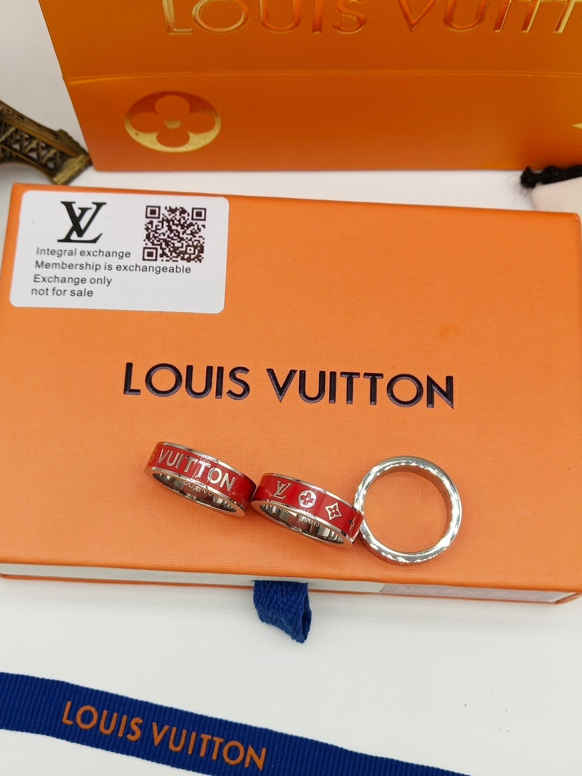 Louis Vuitton Red 18K Gold Ring product image 9, provided for visual reference and product detail review