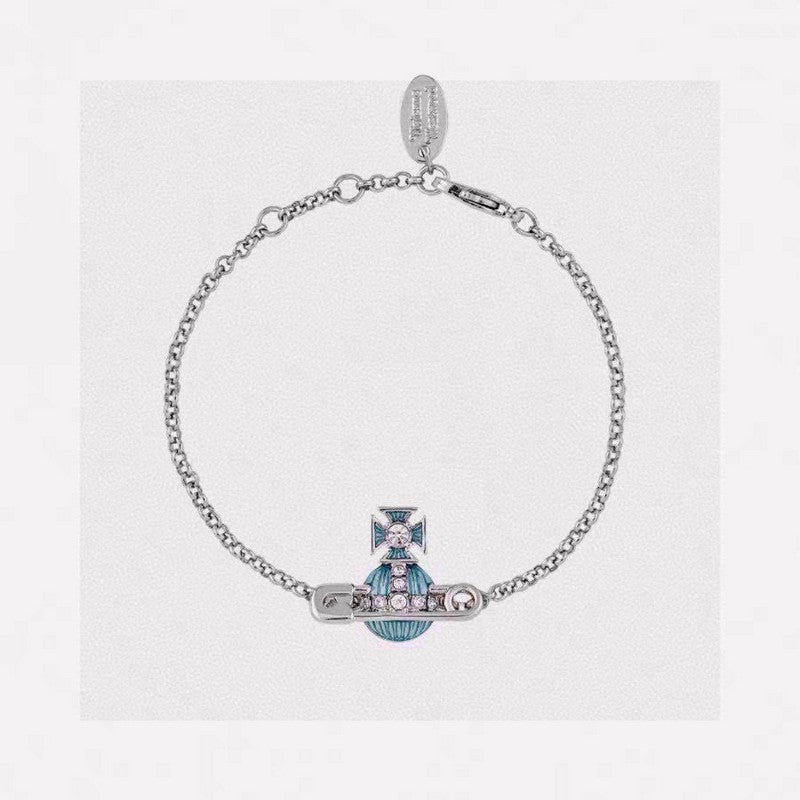 Vivienne West Mayfair Bas Relief Pendant 18K Gold Bracelet product image 2, provided for visual reference and product detail
