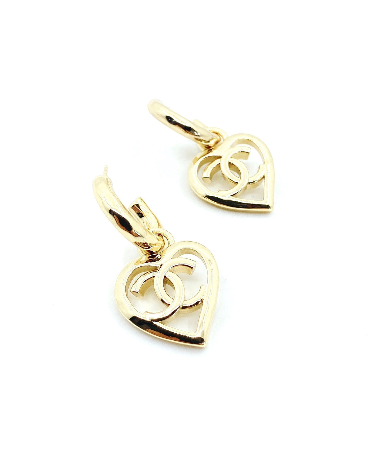 Chanel Heart Pendant 18K Gold Earrings product image 3, provided for visual reference and product detail review