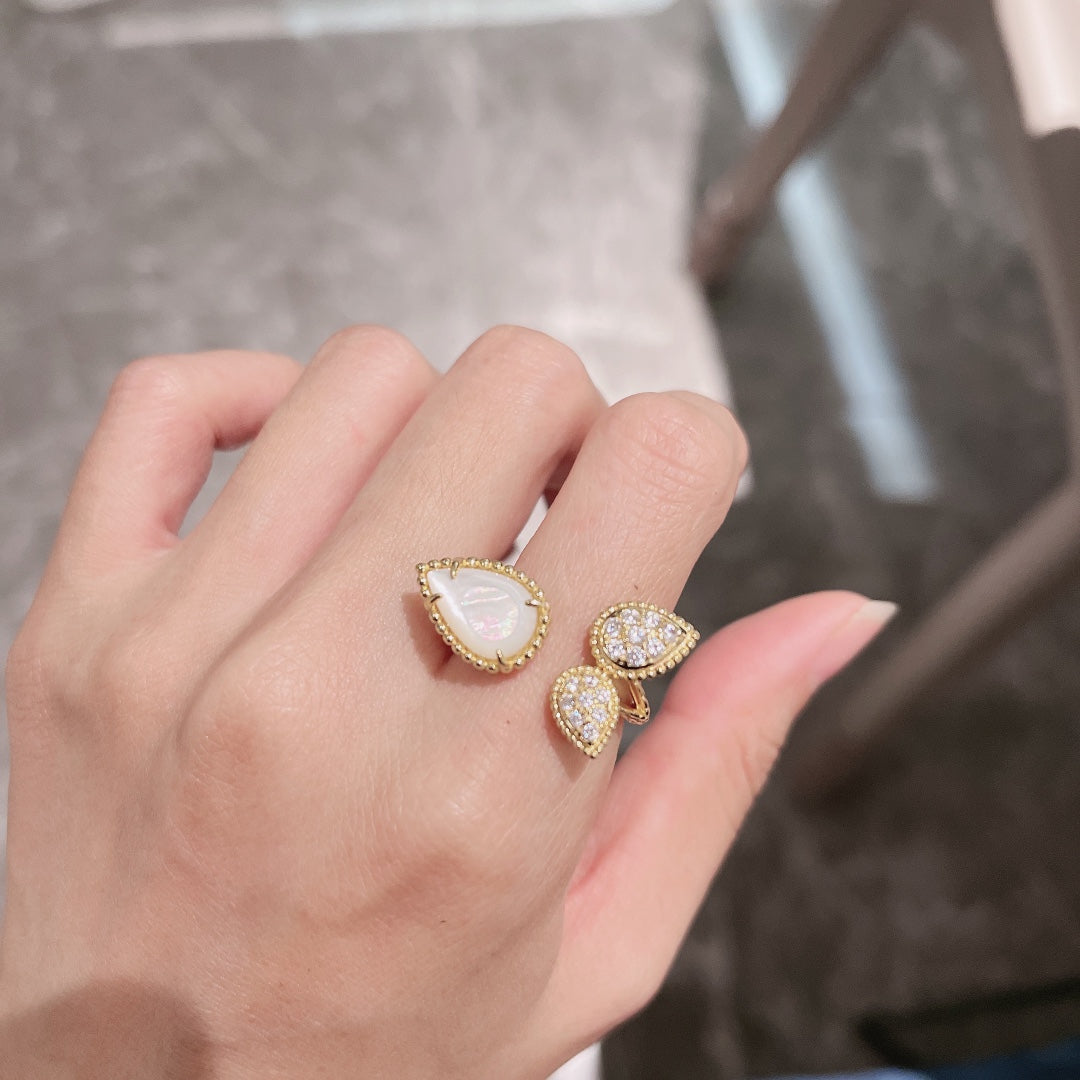 Serpent Boh ̈ ̈me Diamonds 18K Gold Ring product image 11, provided for visual reference and product detail review
