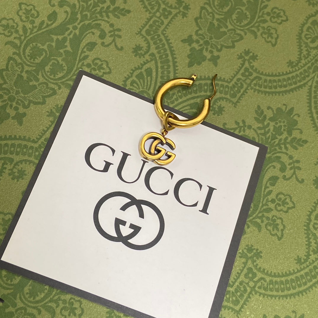 Gucci Double Hollow 18K Gold Earrings product image 4, provided for visual reference and product detail review