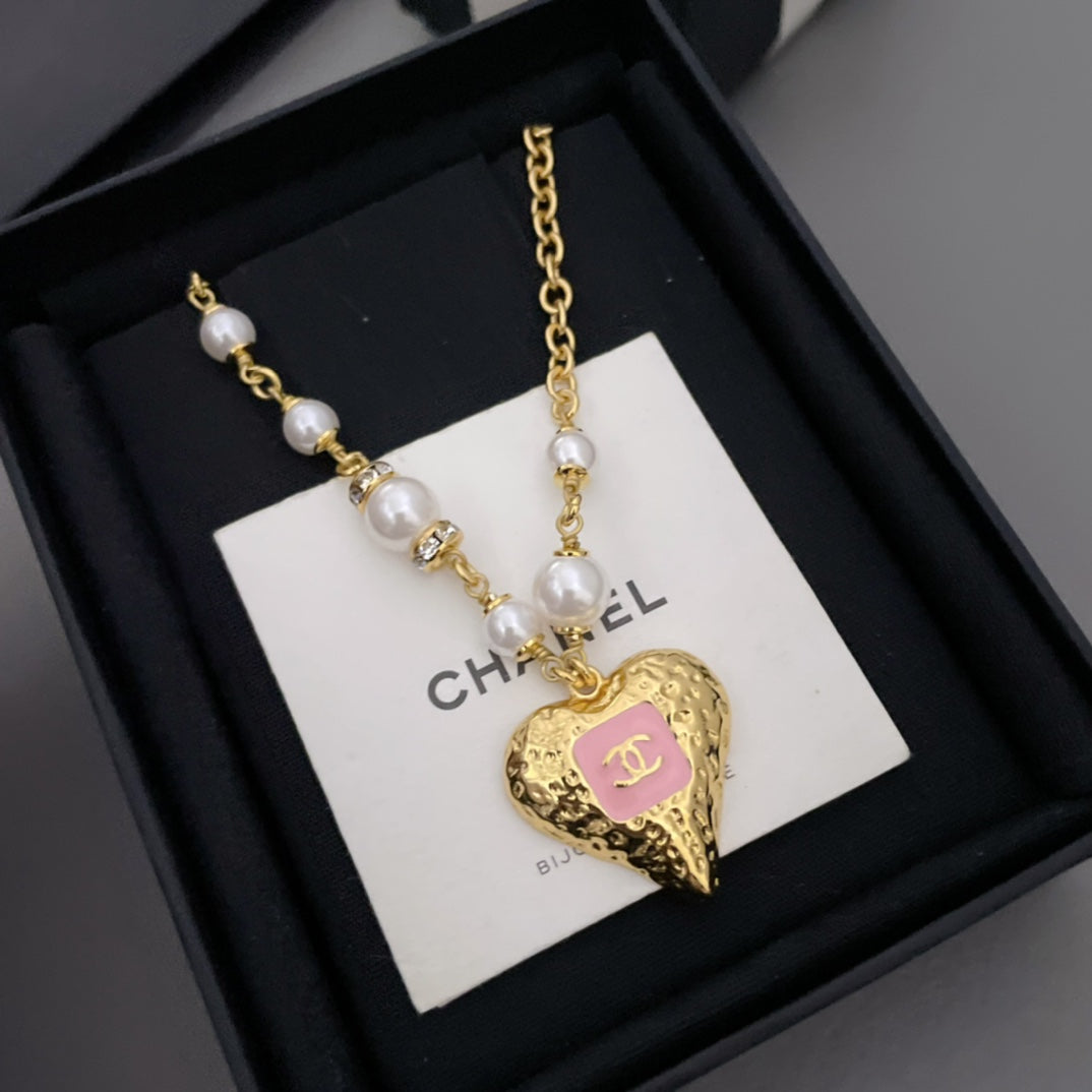 Chanel Pearls Chain 18K Gold Necklace product image 4, provided for visual reference and product detail review