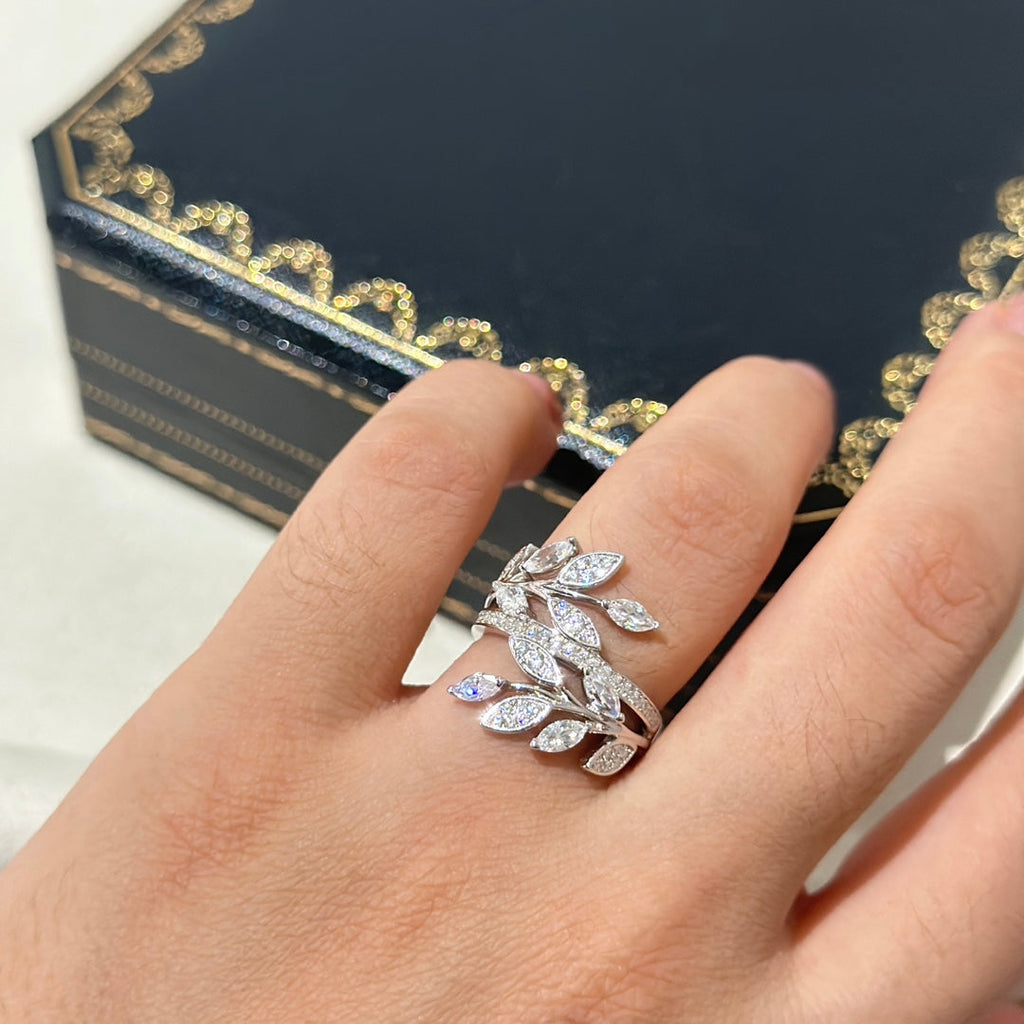 Tiffany Victoria Diamond Vine Bypass 18K Gold Ring product image 4, provided for visual reference and product detail review