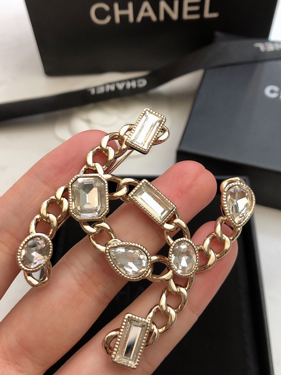 Chanel Crystals Strass 18K Gold Brooch product image 3, provided for visual reference and product detail review