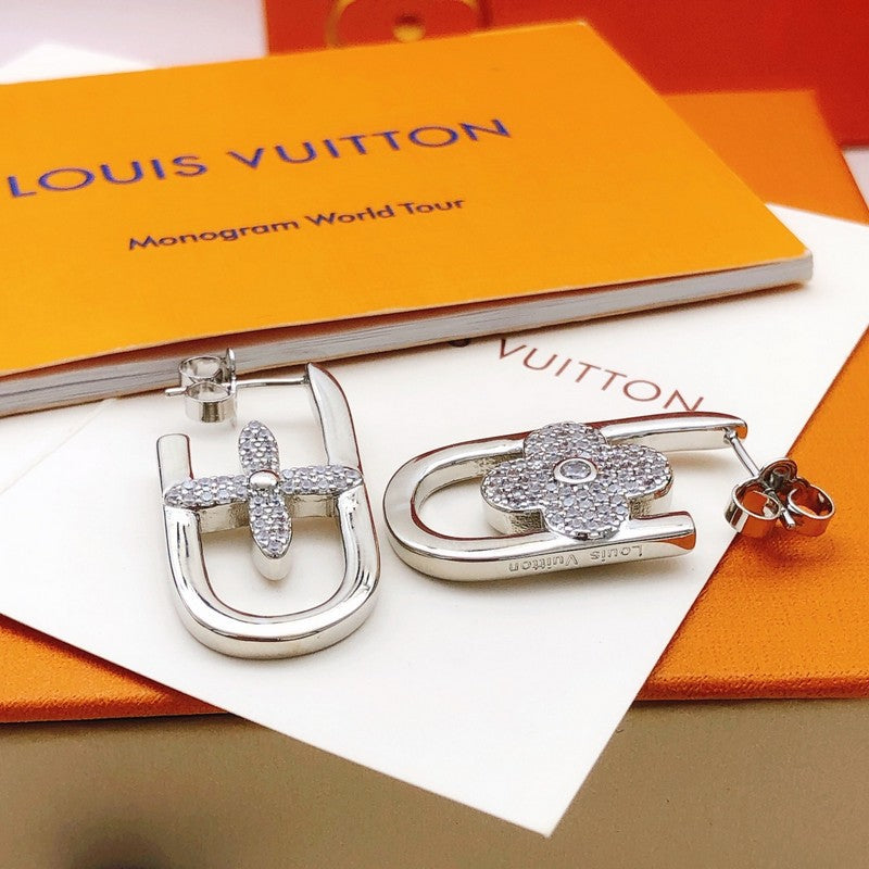 Louis Vuitton 18K Gold Earrings product image 4, provided for visual reference and product detail review