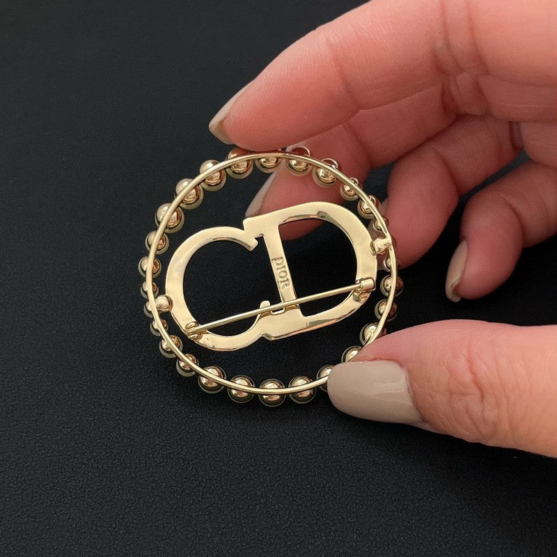 Dior Pearls 18K Gold Brooch product image 4, provided for visual reference and product detail review