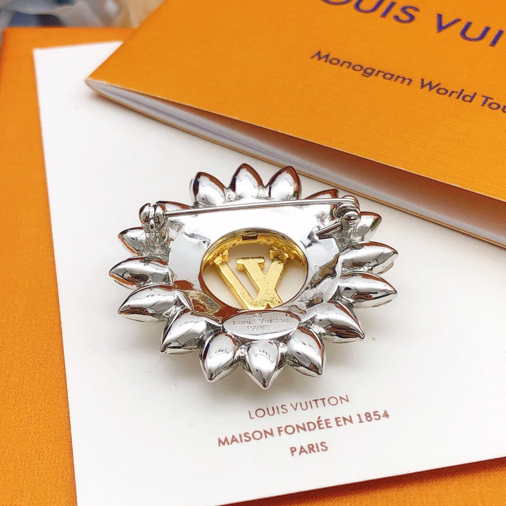 Louis Vuitton Sunflower 18K Gold Brooch product image 6, provided for visual reference and product detail review