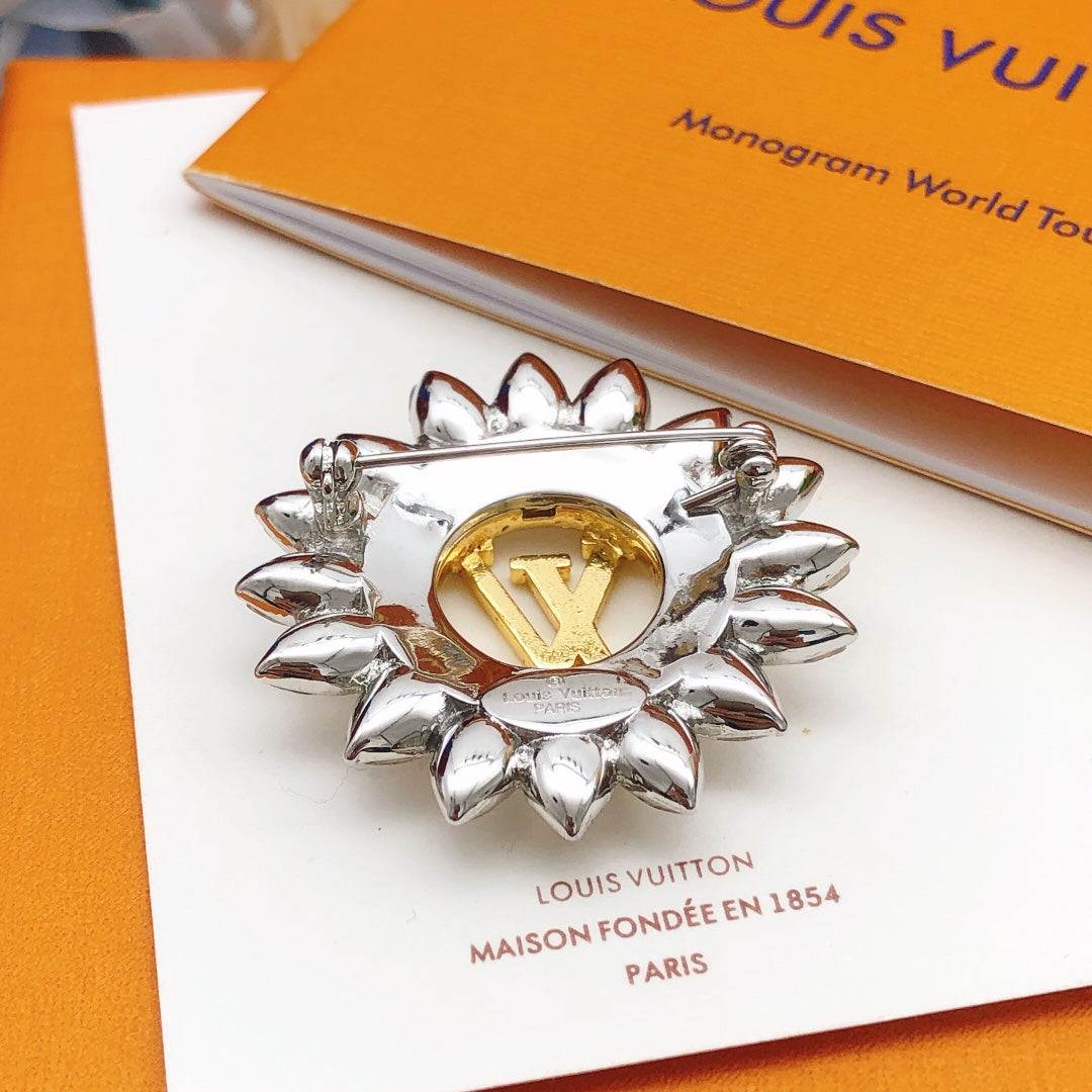 Louis Vuitton Sunflower 18K Gold Brooch product image 6, provided for visual reference and product detail review