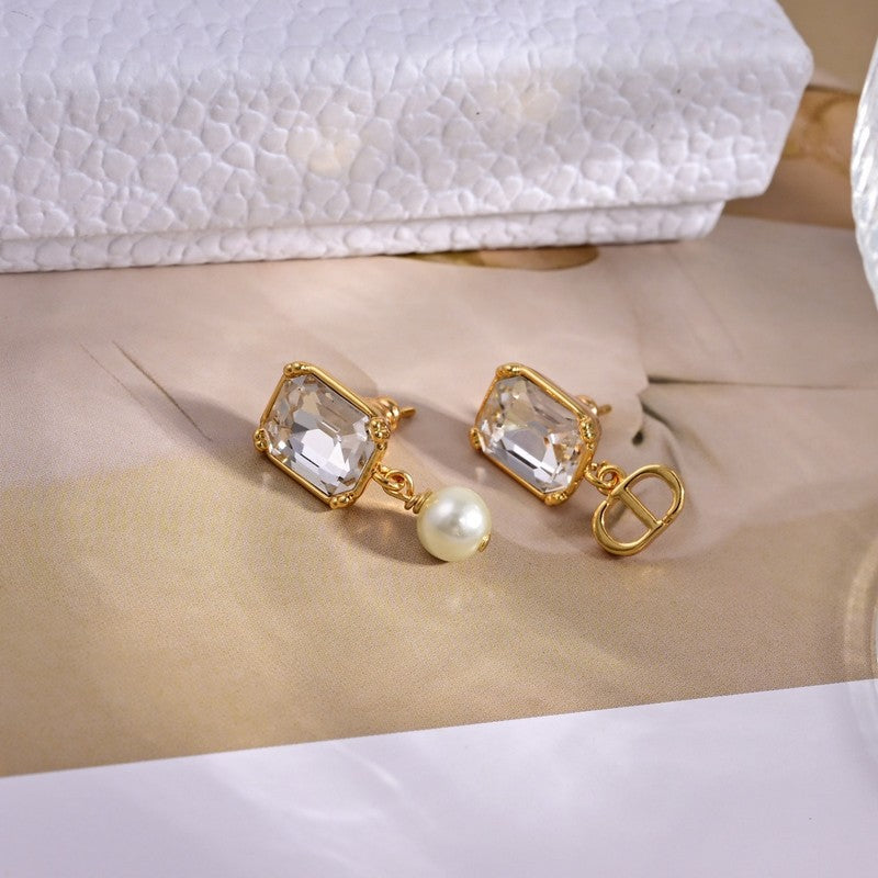Dior Tribales Pearl Crystal 18K Gold Earrings product image 3, provided for visual reference and product detail review