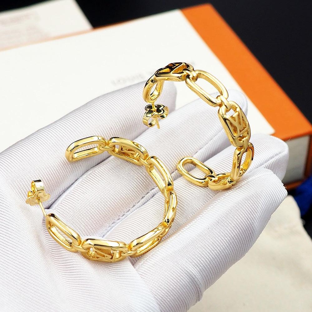 Louis Vuitton My Chain 18K Gold Earrings product image 5, provided for visual reference and product detail review