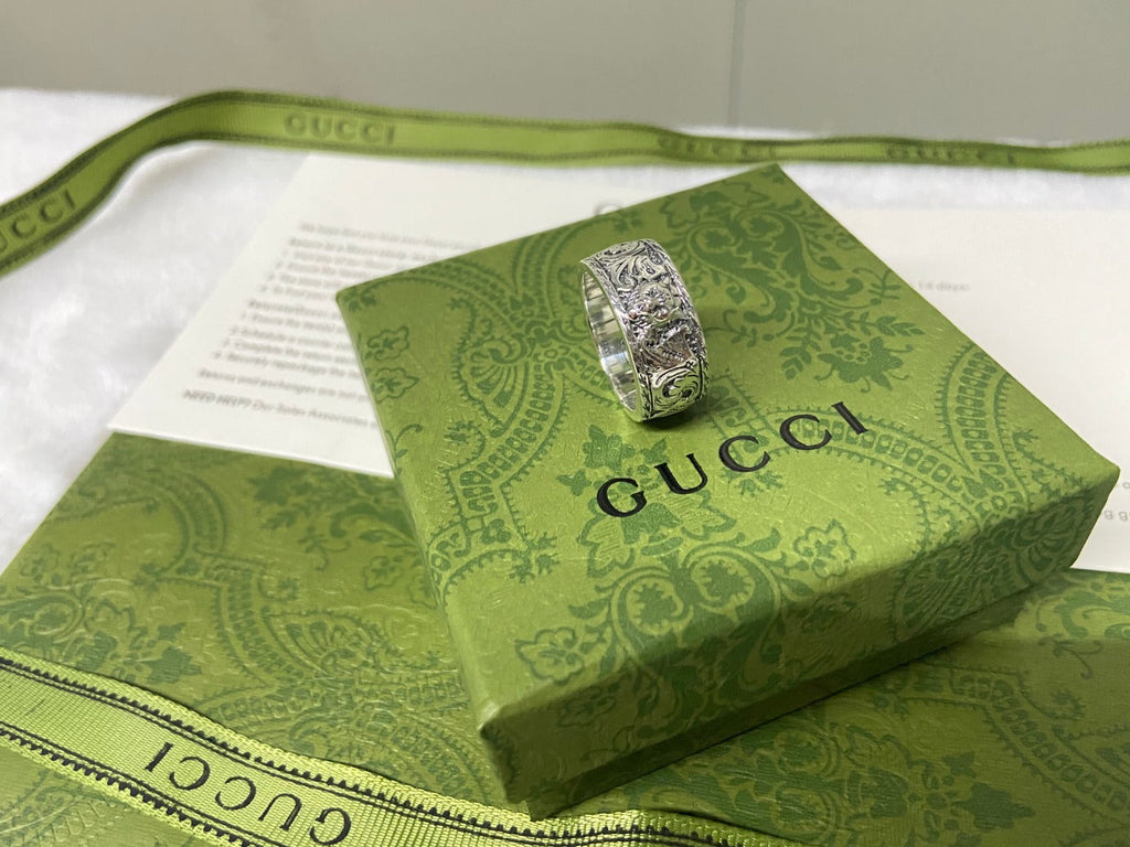 Double Gucci Feline Head Ring product image 8, provided for visual reference and product detail review