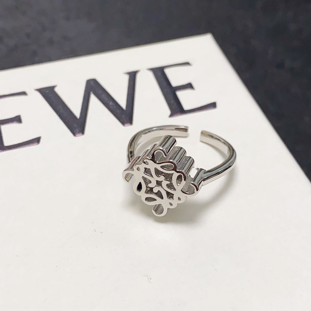 LOEWE Anagram Single Anagram 18K Gold Ring product image 7, provided for visual reference and product detail review