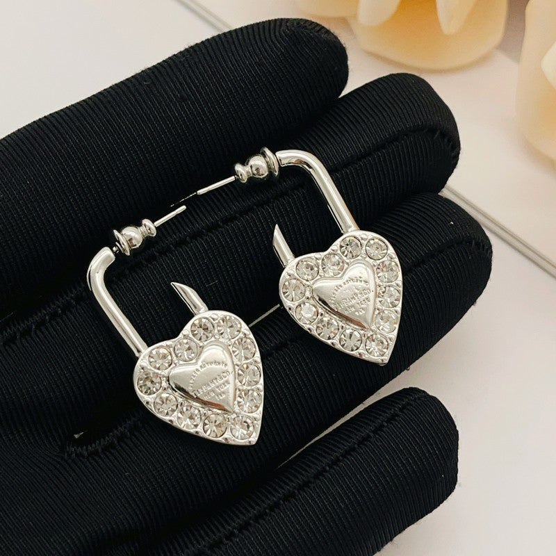Tiffany Diamond Heart 18K Gold Earrings product image 6, provided for visual reference and product detail review