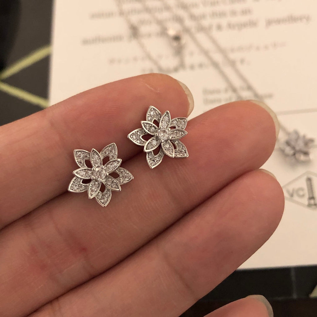 Lotus Openwork 18K Gold Earrings product image 2, provided for visual reference and product detail review