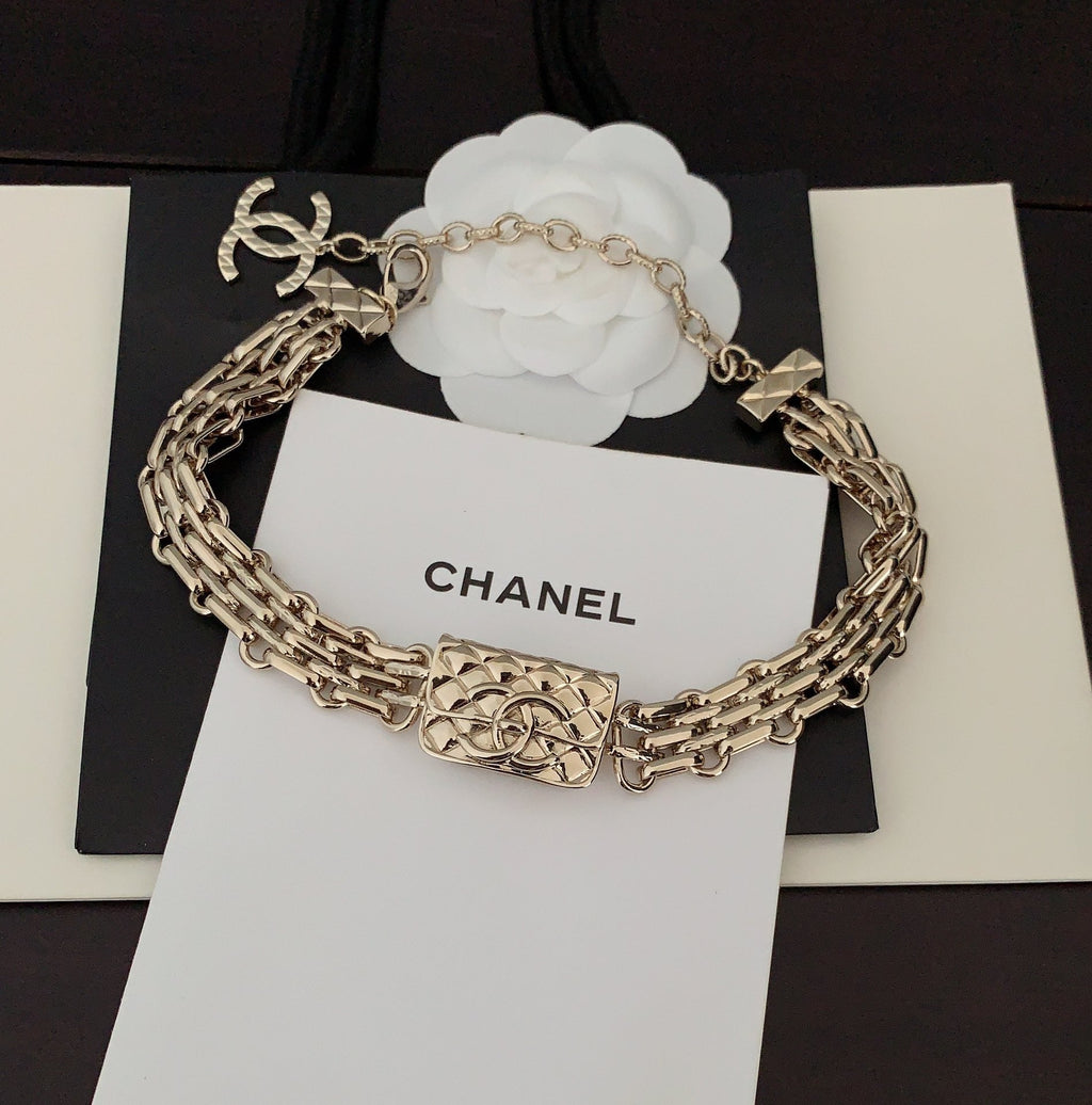 Chanel Gold Chain 18K Gold Necklace product image 2, provided for visual reference and product detail review