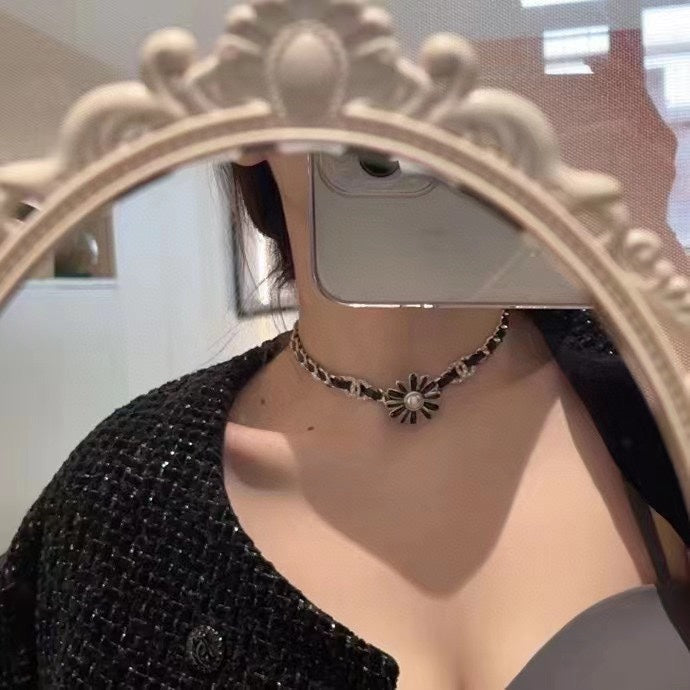 Chanel Flower Leather Choker 18K Gold Necklace product image 3, provided for visual reference and product detail review