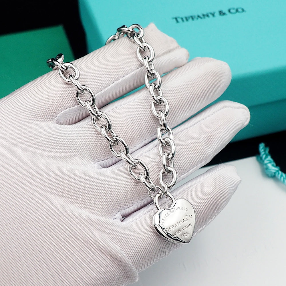 Tiffany Tag Chain 18K Gold Bracelet product image 12, provided for visual reference and product detail review