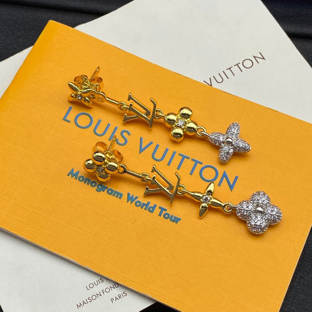 Louis Vuitton Blossom Long 18K Gold Earrings product image 3, provided for visual reference and product detail review