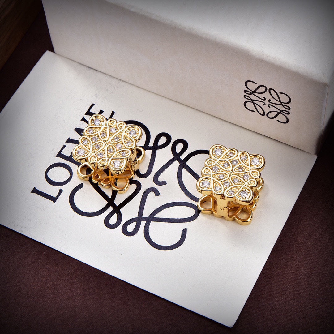LOEWE Anagram Cube Diamonds 18K Gold Earrings product image 4, provided for visual reference and product detail review