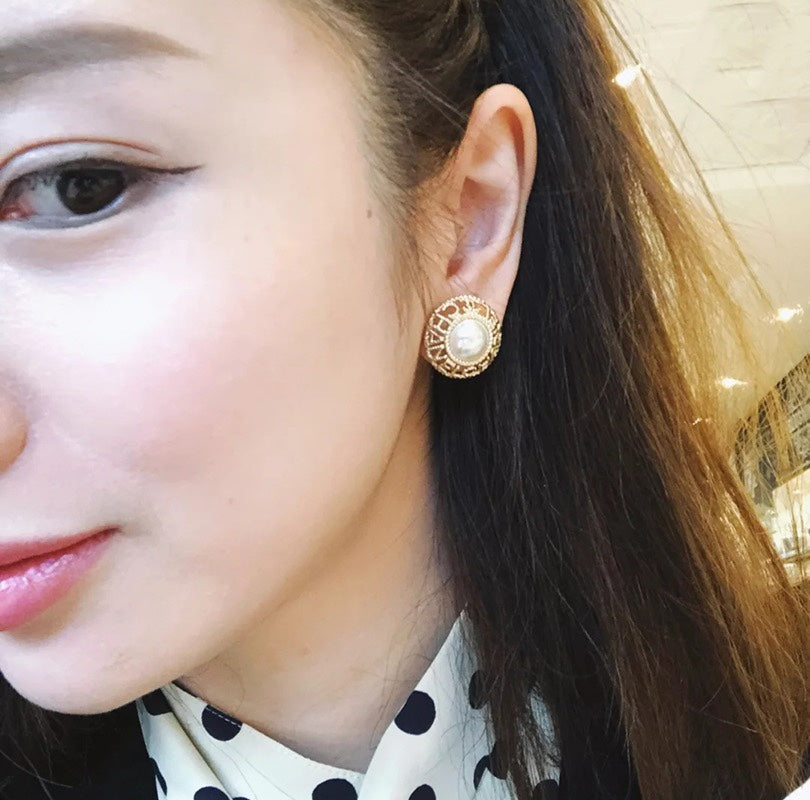 Chanel Pearl Round 18K Gold Earrings product image 3, provided for visual reference and product detail review