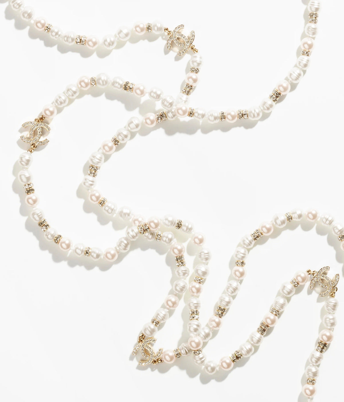 Chanel Pearl Choker 18K Gold Necklace product image 5, provided for visual reference and product detail review