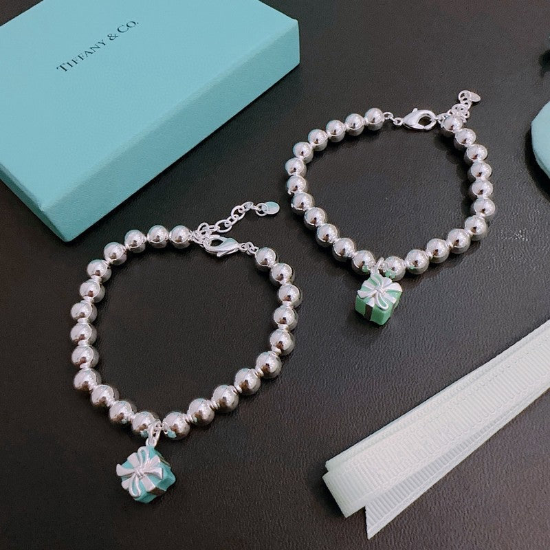 Tiffany Return to Blue Gift Box 18K Gold Bracelet product image 5, provided for visual reference and product detail review