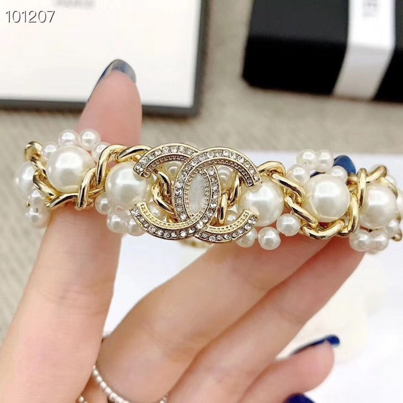 Chanel Pearl Braided 18K Gold Necklace product image 2, provided for visual reference and product detail review
